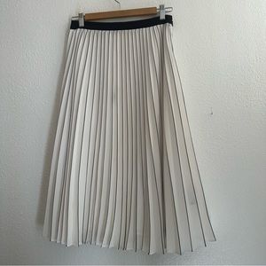 Pleated midi length skirt